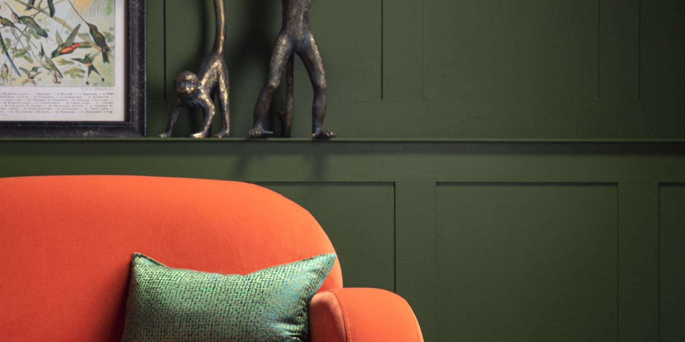 Luxurious-bespoke-Delcor-sofas-handcrafted in Britain-available in two and half seater-three-seater-four- seater. Extensive fabric selection-over 10,000 options-including plush velvets-fine leathers-diverse patterned or plain fabrics-colour palette including, red, green, black, white, grey blue, purple, yellow, cream and more.