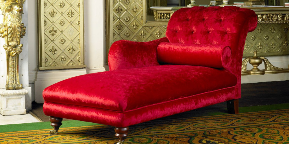 Chesterfield chaise by Delcor in red velvet